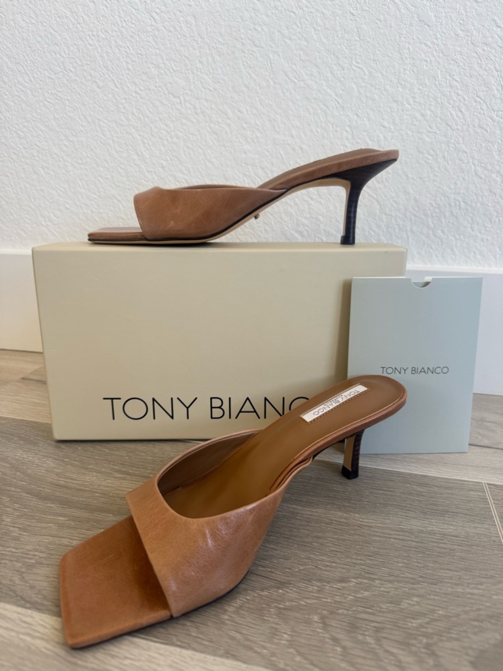 NWT Tony Bianco Tan Heels